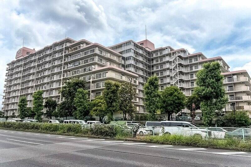 <p>総戸数156戸。1978年竣工ですが、耐震診断により新耐震基準適合が証明されています。2025年3月時点でマンション全体の修繕積立金総額は5億円超え。また、共益費のバランスも良く、大規模ならではのスケールメリットを活かしたランニングコストの設定も魅力です。</p>