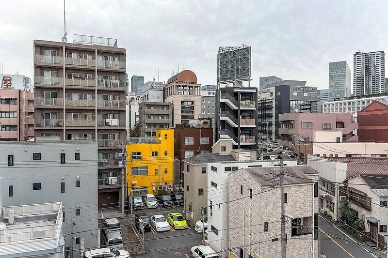 北東側正面のビューがこちら。様々なホテルが見えるのが「横浜駅徒歩8分」っぽいですよね。