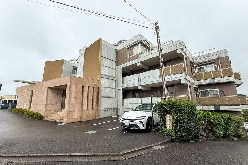 今回の舞台は「町田」。JR横浜線から徒歩9分、小田急線の出口から15分ほど歩いた先に、お目当てのマンションがあります。