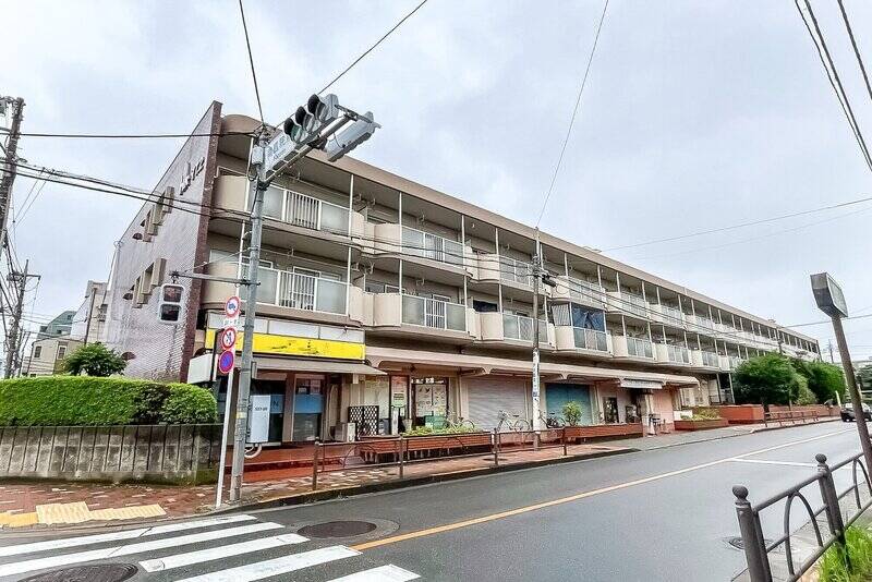 1977年竣工・総戸数41戸。旧耐震の時期に建築されたマンションですが、耐震診断により新耐震基準と同等の耐震性能があることが確認されています。