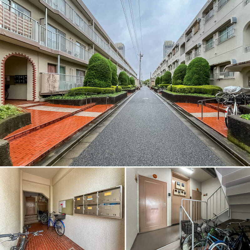 <p><b>上・</b>3階建ての2棟が並び、モコモコとした植栽や、レンガ調のタイル敷きアプローチ、特徴的なアーチ形状の入口が、レトロかわいい印象です♡/<b>左下・</b>共用部はミニマルな造り。管理事務室は建物中央部にあり、管理人さんは月曜日から土曜日の週6日勤務です。/<b>右下・</b>物件にエレベーターはございませんが、今回の住戸は1階所在。共用廊下からは階段を3段ほど上がった先にあります。</p>