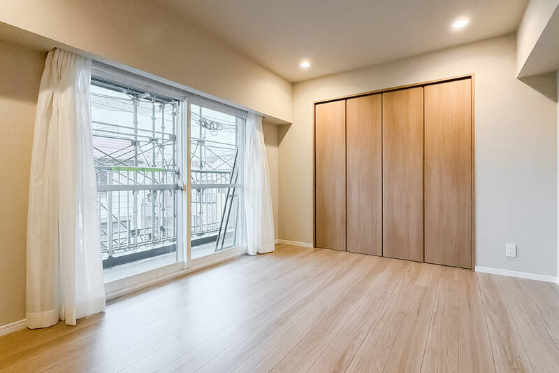 洋室Aは約8.6帖と、3部屋ある洋室の中で最もゆとりのある広さ。収納もいちばん大きく確保されています。