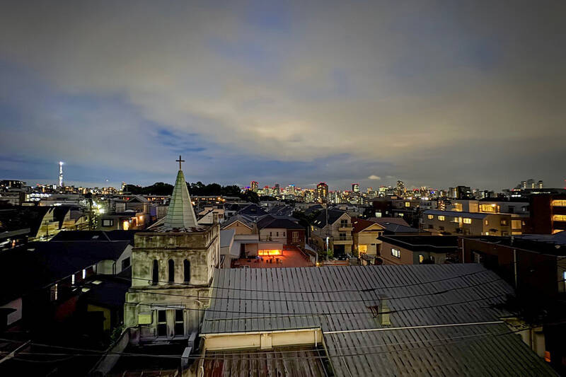 売主さまのおすすめは、この夜景。写真では伝え切れないのが歯がゆいのですが、「東京スカイツリー」や「東京ドーム」方面まで見渡せます。ぜひ、この景色は現地でご覧いただきたい……！（写真：売主さま提供）