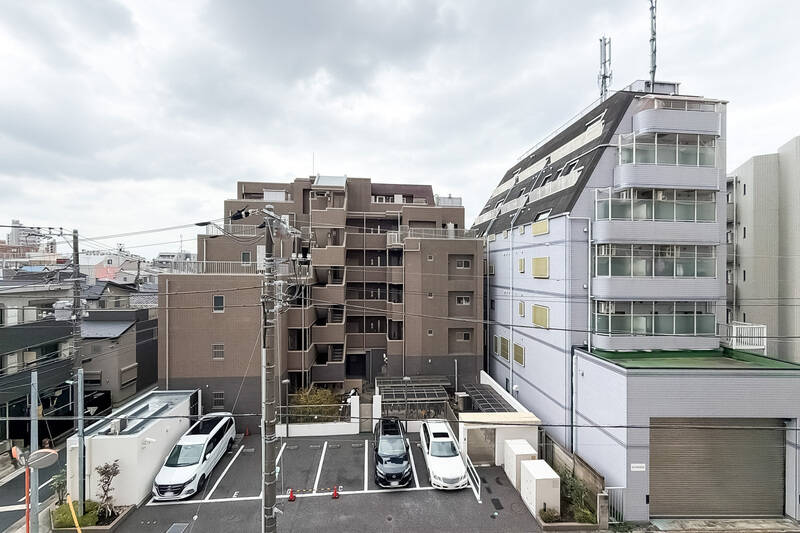 抜け感こそないものの、前の建物とは距離が取れているためお日さまはよく入りそうです◎