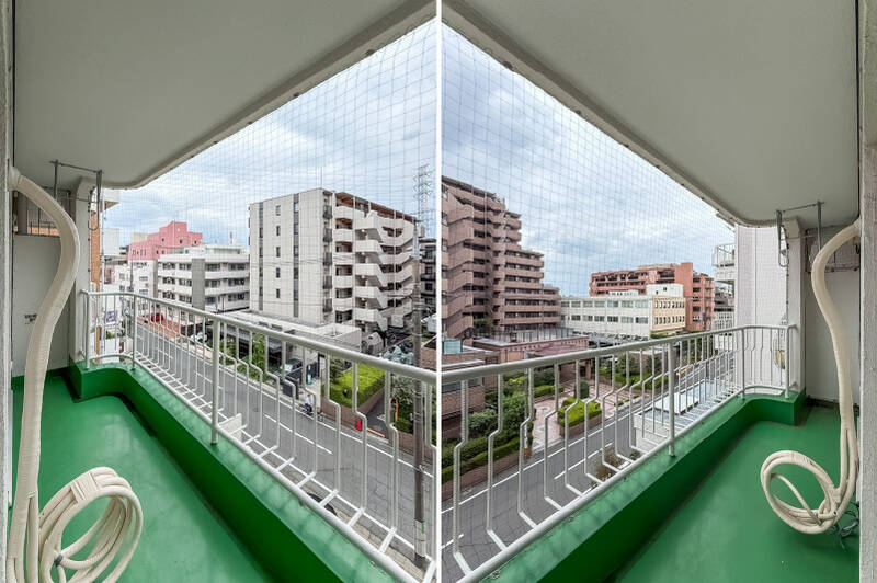 幅・奥行きともにゆとりがあるバルコニーには、吊り金具が付いています。