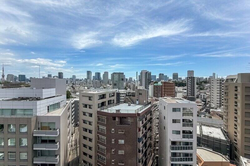 正面はビルと空が共演する都心らしい眺望。夜景も楽しみになりますね。