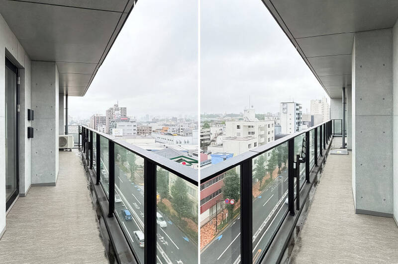 こちらは、洋室A・LDK・洋室Bにまたがるワイドサイズのバルコニー。南東向きです。