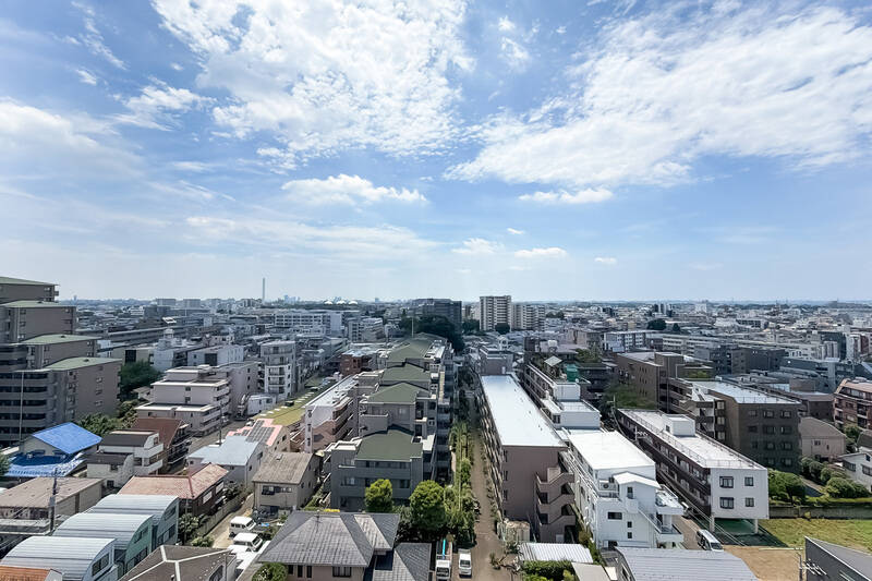 さすがの12階。周辺には視界を遮る高い建物はなく、遠くまでスパーンと抜けています。天気のいい日には富士山、そして多摩川で打ち上げられる花火が望めるのだそう！