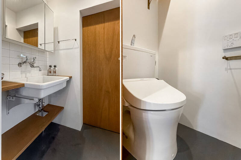 水栓やタイルがチャーミングな洗面台。奥にはトイレが配置されています。