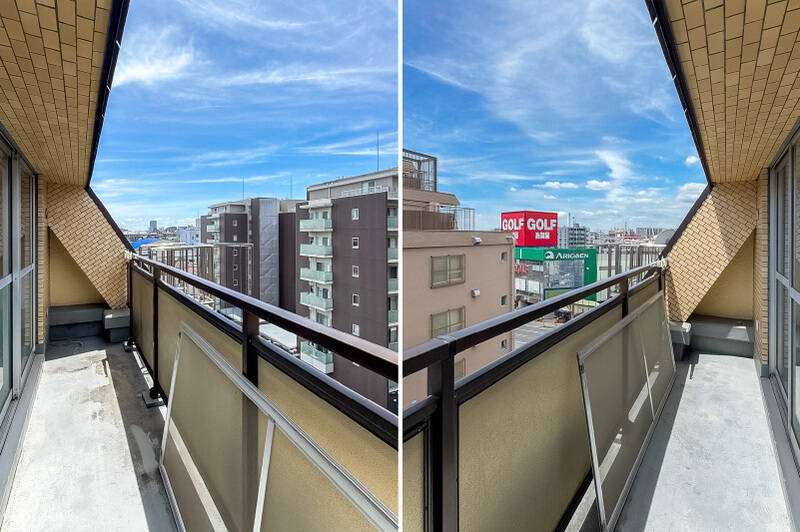 南向きの掃き出し窓の外にはバルコニーがあります。