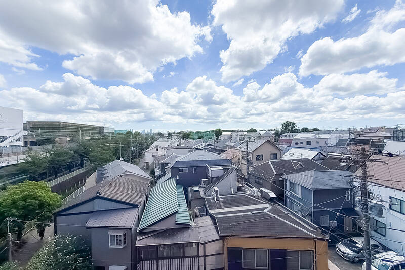 気持ちいい〜! 周辺に高い建物はなく、視線が奥までスーッと抜けていきます。