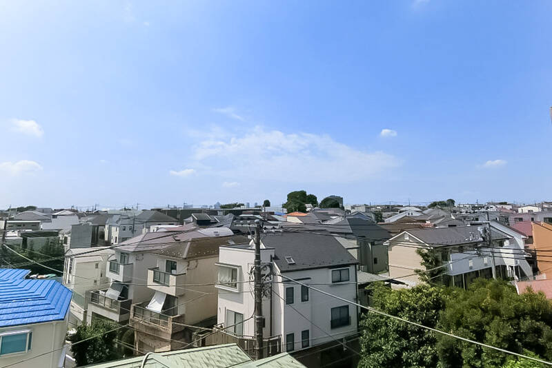 この空の抜け感。遠くの空や街並みまで見渡せる、開放的な眺めです◎