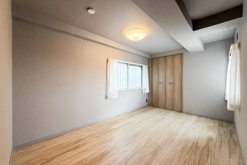 洋室Bは北と南の二面採光。廊下からアクセスするので、プライベート感のある一室です。