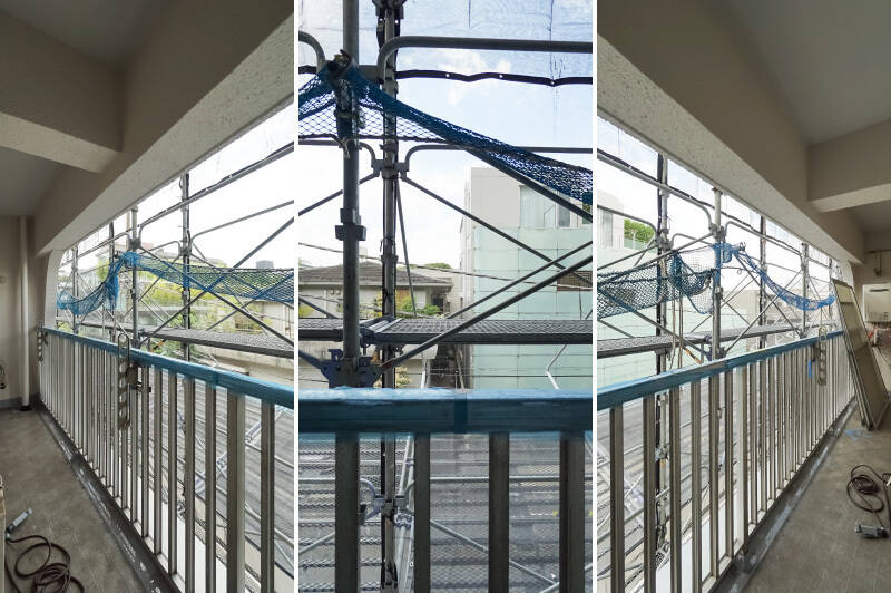 加えて、取材時はちょうどマンションの大規模修繕工事の真っ最中でした。足場で景色が見づらくなっていますが、お向かいの建物とはしっかり距離が取れており、圧迫感のない眺望でしたよ。なお、こちらはマンション3階の住戸です。