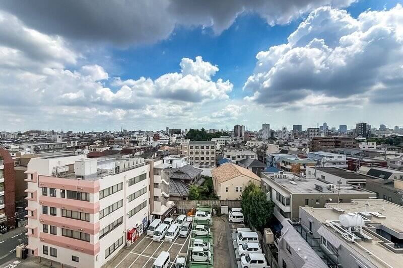 視界を遮るような高い建物はなく、遠くまで視線が抜けていきます。