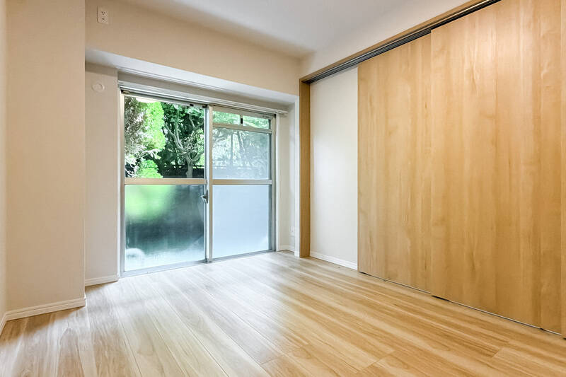 南向きの洋室Aは約5.8帖。3部屋とも、ベッドとデスクを置けるゆとりがあります。<p><br></p><p>◾️洋室B：約5.6帖</p><p>◾️洋室C：約4.1帖</p>