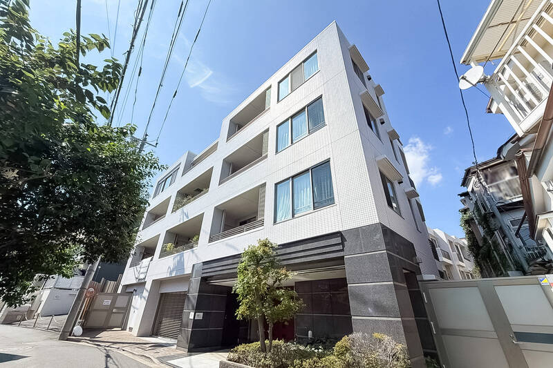 カウカモでご紹介する中では、築年数がまだ浅めのマンション。セキュリティ面では、安心につながる設備が整っています。<p><br></p><p>◾️総戸数：24戸</p><p>◾️ペット：1住戸につき2匹まで飼育可（細則あり）</p><p>◾️セキュリティ：モニター付オートロック／24時間遠隔監視システム／防犯カメラ／防犯センサー</p>