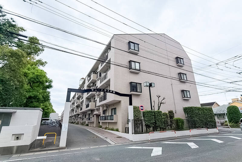 1989年竣工、スーパーゼネコンの大成建設らが施工したマンション。横に連なる2棟構成で、合わせて総戸数は102戸。今回の棟は47戸です。