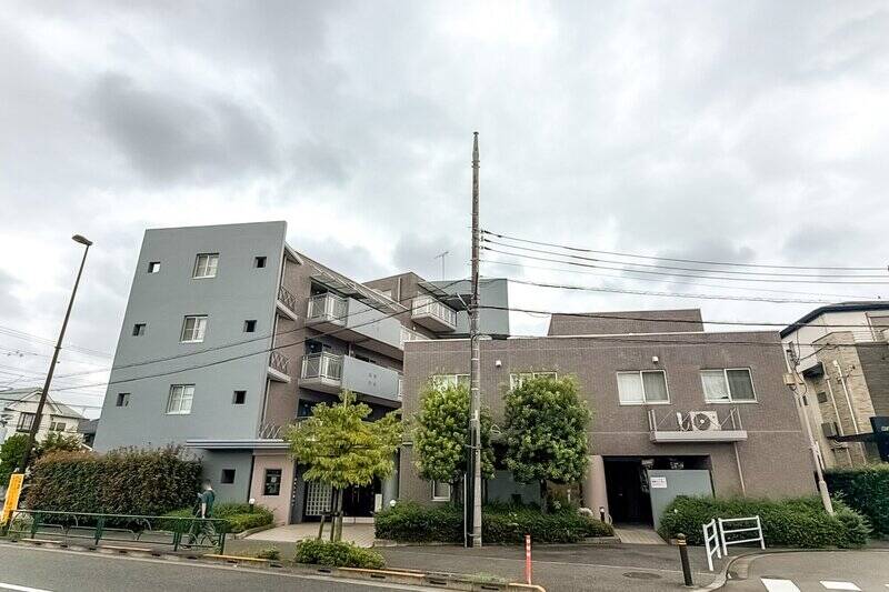マンションの最寄りは、準急・通勤準急・通勤急行が停車する、西武池袋線「保谷」駅（徒歩9分）。「池袋」駅まで乗車約20分、「渋谷」駅までは乗車約37分。いずれも乗り換えなしでアクセス可能です。思っていた以上に便利！