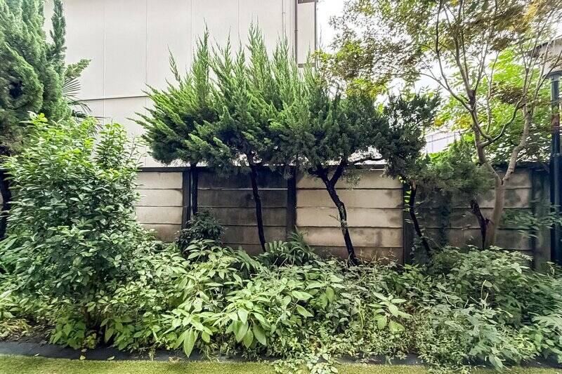 専用庭をぐるりと囲むようにフェンスが配されているので、視線を気にする必要はないです。