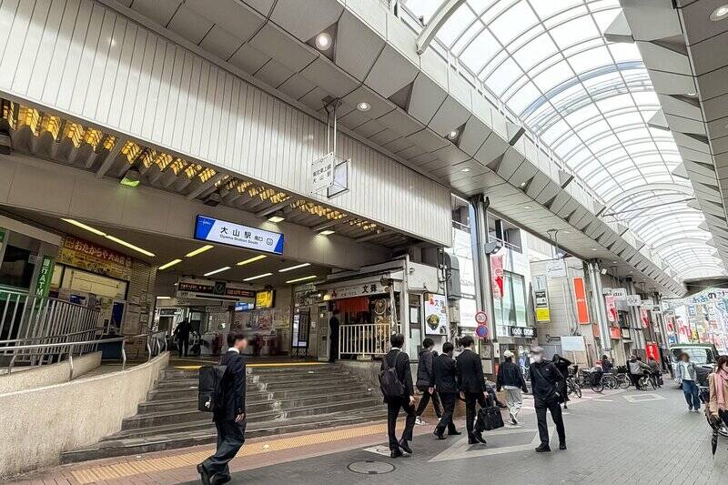 東武東上線「大山」駅も利用可能です。駅のすぐ隣には「ハッピーロード大山商店街」のアーケードが広がり、日々の買い物にも何かと重宝しそうです。<p><br></p><p>◼︎ 東武東上線「大山」駅（徒歩12分）</p><p>◼︎ アクセス：「池袋」駅まで乗車約6分</p>