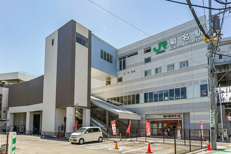 物件の最寄りはJR横浜線、東急東横線「菊名」駅（徒歩12分）。特急停車駅で言えば「武蔵小杉」と「横浜」の間です。「渋谷」まで乗車時間30分ほどでアクセス可能！「新横浜」がお隣駅なので、新幹線利用の際にも便利ですよ。