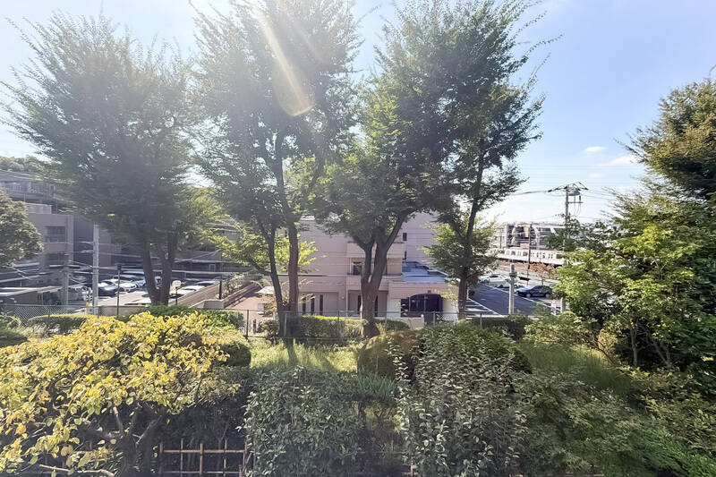 豊かな植栽が広がるグリーンビュー！ いつでも身近に緑を感じられるのはうれしいですね。